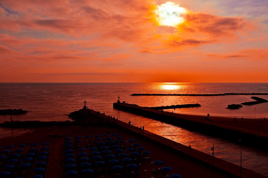 Hotel Levante Bellaria-Igea Marina Exterior foto